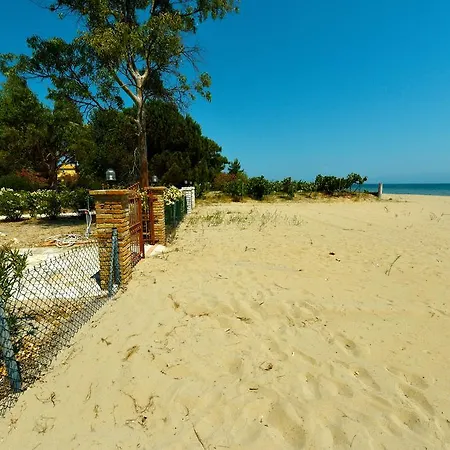Antonia Beachfront Feriehus